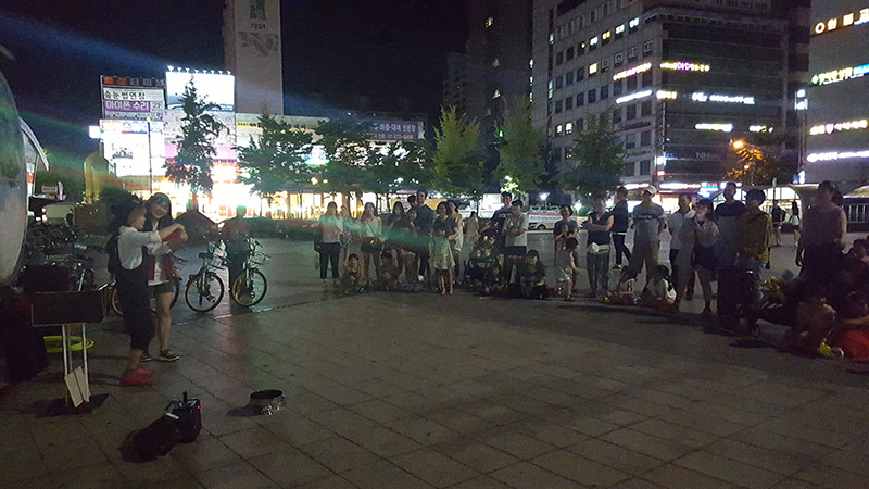 쇼를 시작하지